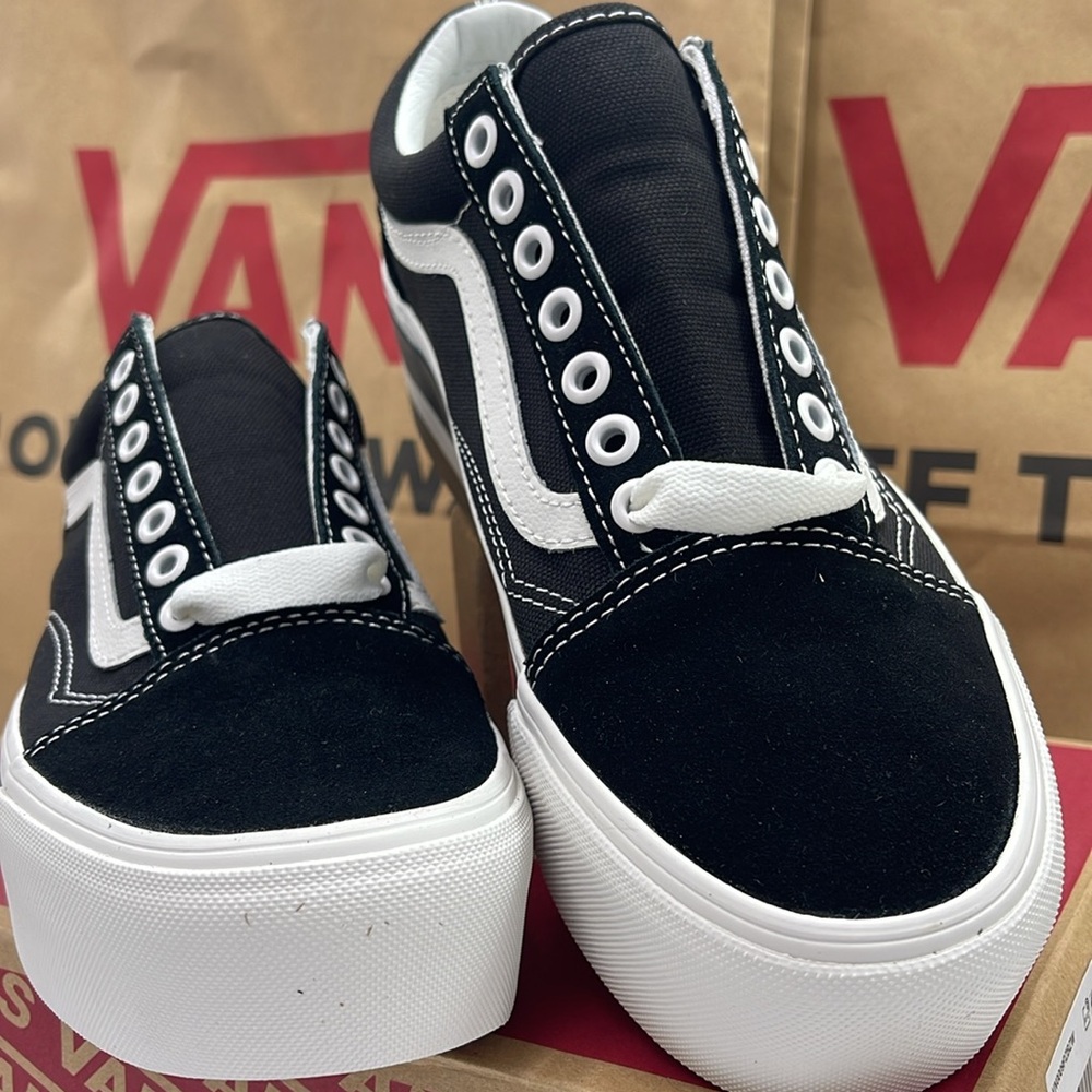 Vans Men’s Platform Sneakers Old Skool Stackform
Smarten Up Black/Wh
VN0009PZBZW - Picture 6 of 16